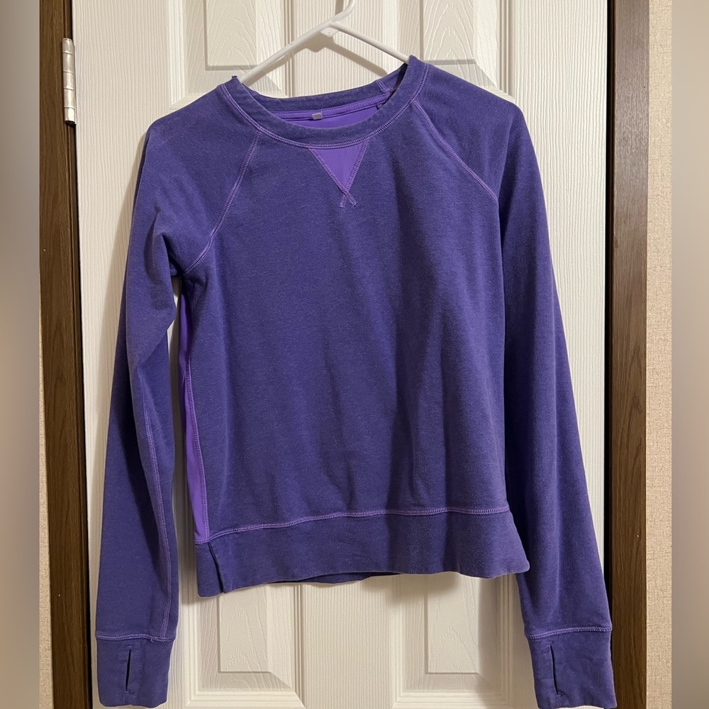 Women’s Lululemon sweatshirt